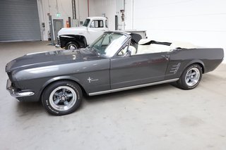 1966 Ford Mustang Cabriolet 289cui V8 Servo+Scheibenbremsen - foto 70