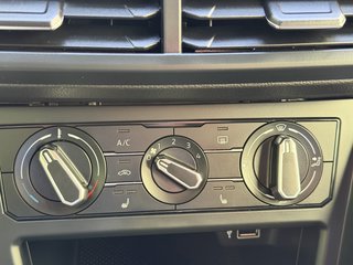Volkswagen Polo VI Comfortline Automatik - foto 24