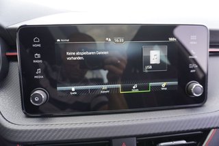 Skoda Kamiq Monte Carlo 1,5TSI DSG 4*J.Gar/18*Alu/el.Klappe  ** - foto 28