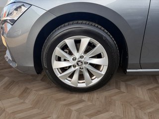 Skoda Superb Combi 2,0TDI DSG Navi/DCC/ACC/Kamera/Sitzhz.  ** - bilder 9