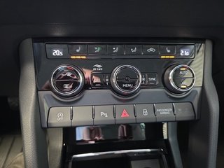 Skoda Karoq 1,5TSI DSG 4*J.Gar/aAHK/Kamera/Kessy/Winterp.  ** - bilder 21