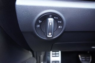 Volkswagen T-Roc R-Line 1,5TSI DSG UPE=45500 Euro    ** - bilder 18