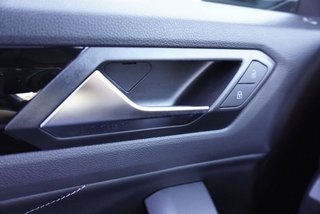 Volkswagen T-Roc R-Line 1,5TSI DSG UPE=45500 Euro    ** - bilder 20