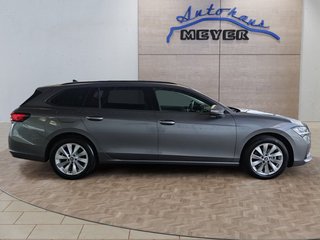 Skoda Superb Combi 2,0TDI DSG Navi/DCC/ACC/Kamera/Sitzhz.   ** - foto 1