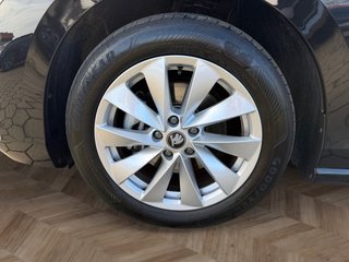 Skoda Superb Combi 2,0TDI DSG Navi/DCC/ACC/Kamera/Sitzhz.  ** - bilder 9