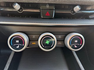 Skoda Superb Combi 2,0TDI DSG Navi/DCC/ACC/Kamera/Sitzhz.  ** - bilder 21