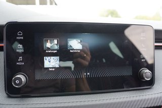 Skoda Kamiq Monte Carlo 1,5TSI DSG aAHK/Matrix/el.Klappe/Kessy  ** - bilder 33
