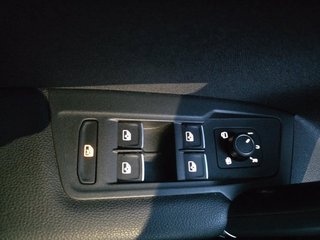 Volkswagen Tiguan R-Line 2,0TSI 4Motion AHK/8*Alu/Navi/Easy Open - foto 22