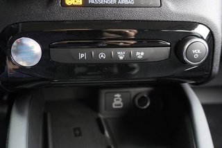 Ford Kuga 1,5 186PS Aut.Kamera/LED/Navi/Winterp.    ** - bilder 17
