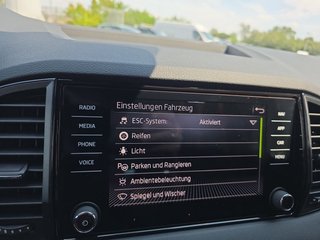 Skoda Karoq Sportline 1,5TSI DSG aAHK/Matrix/Kessy/Winterp.  ** - bilder 38