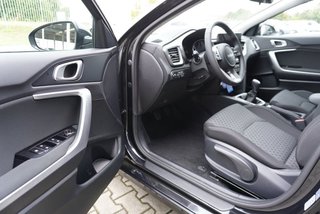 Kia Ceed 1,5 T-GDI 16*Alu/Navi/Kamera/Winterp/Temp.  ** - bilder 3