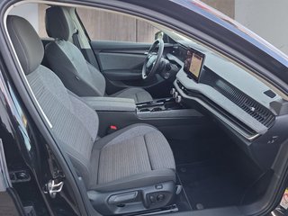 Skoda Superb Combi 2,0TDI DSG Navi/DCC/ACC/Kamera/Sitzhz.  ** - foto 12