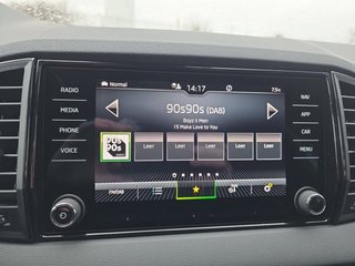 Skoda Karoq Sportline 1,5TSI DSG 4*J.Gar/Pano/aAHK/Matrix/Navi    ** - bilder 25