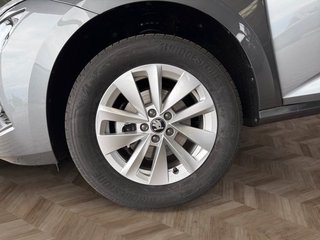 Skoda Kamiq Selection 1,0TSI DSG Kessy/Kamera/Temp/2-Z.Klimaaut.  ** - foto 10