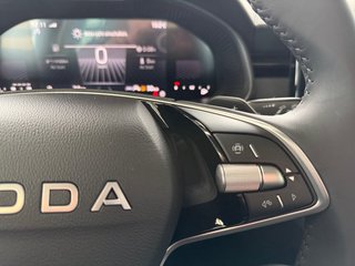 Skoda Kamiq Selection 1,0TSI DSG Kessy/Kamera/Temp/2-Z.Klimaaut.  ** - foto 17