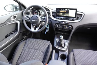 Kia Ceed 1,5 T-GDI 16*Alu/Navi/Kamera/Winterp/Temp.  ** - bilder 9