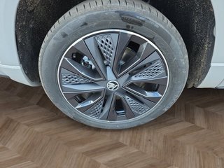 Skoda Karoq Sportline 1,5TSI DSG 4*J.Gar/aAHK/Matrix/Navi  ** - bilder 11