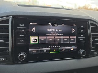 Skoda Karoq Sportline 1,5TSI DSG 4*J.Gar/aAHK/Matrix/Navi  ** - bilder 25