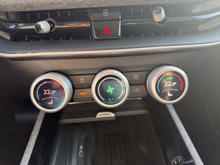 Skoda Superb Combi 2,0TDI DSG Navi/DCC/ACC/Kamera/Sitzhz.  ** - bilder 17