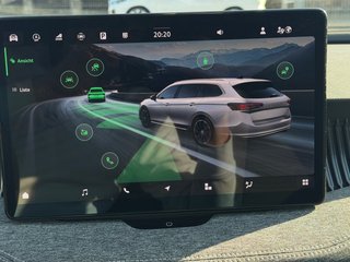 Skoda Superb Combi 2,0TDI DSG Navi/DCC/ACC/Kamera/Sitzhz.  ** - bilder 18