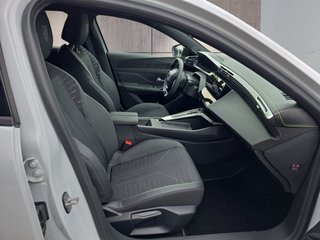 Peugeot 308 GT Hybrid 145 Matrix/18*Alu/Navi/Kamera  ** - foto 11