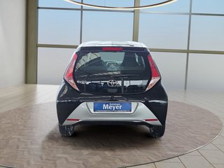 Toyota Aygo 1.0 x-play Kamera/Alu/WR/Temp. - bilder 4