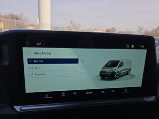 Volkswagen T7 2,0TDI 150PS Voll-LED/AHK/Kamera/Temp. ** - bilder 31