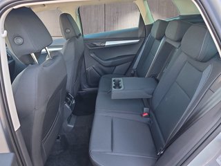 Skoda Karoq 1,5TSI DSG 4*J.Gar/aAHK/Kamera/Kessy/Winterp.  ** - foto 8