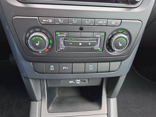 Skoda Yeti 2.0TDI DSG 4x4 aAHK/Navi/8*Alu/Sitzhz. - bilder 22