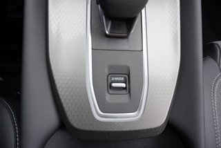 Nissan Qashqai 1,3 DIG-T Xtronic Navi/Head-Up/LED/el.Klappe  ** - foto 21