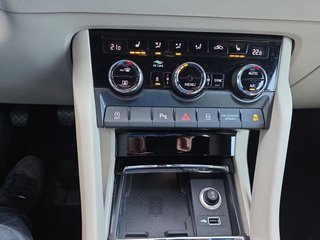 Skoda Karoq Style 1,5TSI AHK/Navi/LED/Standheizung - bilder 21