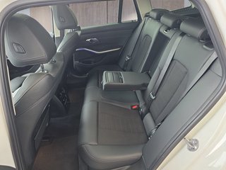 BMW 330d Sport Line Pano/Navi/LED/el.Klappe/Keyless - bilder 9