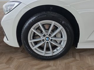 BMW 330d Sport Line Pano/Navi/LED/el.Klappe/Keyless - bilder 10