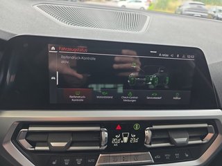BMW 330d Sport Line Pano/Navi/LED/el.Klappe/Keyless - bilder 33