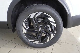 Nissan Qashqai 1,3 DIG-T Xtronic Pano/LED/Navi/Kamera/Keyless ** - foto 32