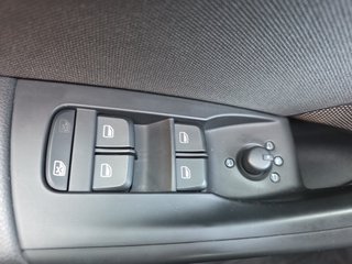 Audi Q3 2.0TDI 150PS 8*Alu/AHK/Navi/Xenon/Keyless - bilder 21