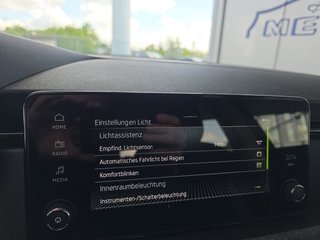 Skoda Kamiq Selection 1,5TSI DSG AHK/ACC/Kamera/Kessy/Winterp.  ** - foto 40
