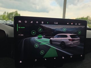 Skoda Superb Combi 2,0TDI DSG Navi/DCC/ACC/Kamera/Sitzhz.   ** - foto 30