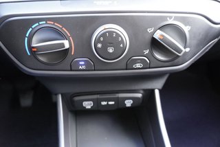 Hyundai i20 1,2 79PS Navi/Winterp/Kamera/Temp/Pdc  ** - foto 16