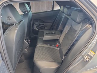 Volkswagen T-Roc R-Line 1.5 eTSI aAHK/Easy Open/Winterp.  ** - foto 8