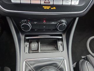 Mercedes-Benz CLA 200d aAHK/Voll-LED/Navi/Kamera - bilder 29