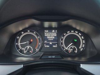 Skoda Kamiq 1,5TSI DSG aAHK/8*Alu/LED/Temp/2-Z.Klimaaut. - bilder 15