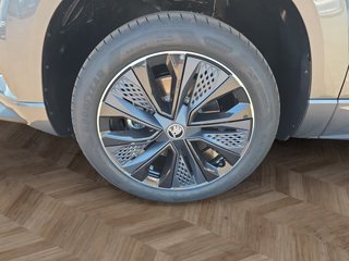 Skoda Karoq Sportline 1,5TSI DSG aAHK/Matrix/Kessy/Winterp.  ** - bilder 9