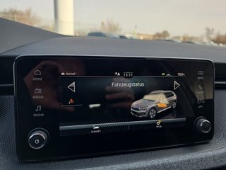 Skoda Kamiq Selection 1,0TSI DSG AHK/Kamera/LED/Kessy/Winterp.  ** - foto 34