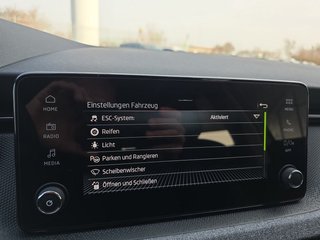 Skoda Kamiq Selection 1,0TSI DSG AHK/Kamera/LED/Kessy/Winterp.  ** - foto 36