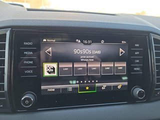 Skoda Karoq Sportline 1,5TSI DSG 4*J.Gar/Pano/aAHK/Matrix/Navi    ** - bilder 25