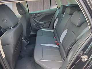 Skoda Kamiq Selection 1,0TSI DSG Kessy/Kamera/Temp/2-Z.Klimaaut.   ** - foto 9