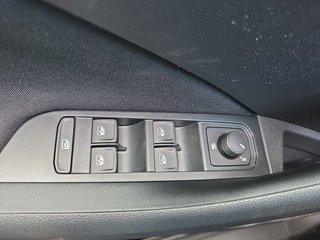 Skoda Kamiq Selection 1,0TSI DSG Kessy/Kamera/Temp/2-Z.Klimaaut.   ** - foto 18