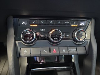 Skoda Karoq 1,5TSI DSG 4*J.Gar/aAHK/Kamera/Kessy/Winterp.  ** - bilder 22