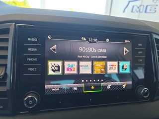 Skoda Karoq 1,5TSI DSG 4*J.Gar/aAHK/Kamera/Kessy/Winterp.  ** - bilder 23
